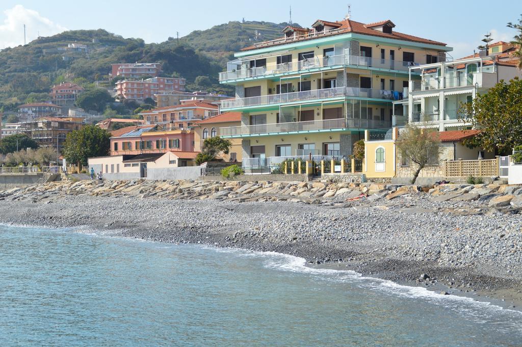 Riva Beach Apartment Riva Ligure Exterior foto