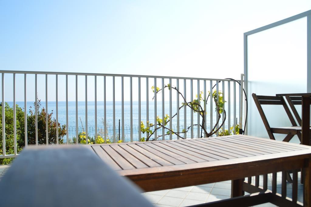 Riva Beach Apartment Riva Ligure Exterior foto
