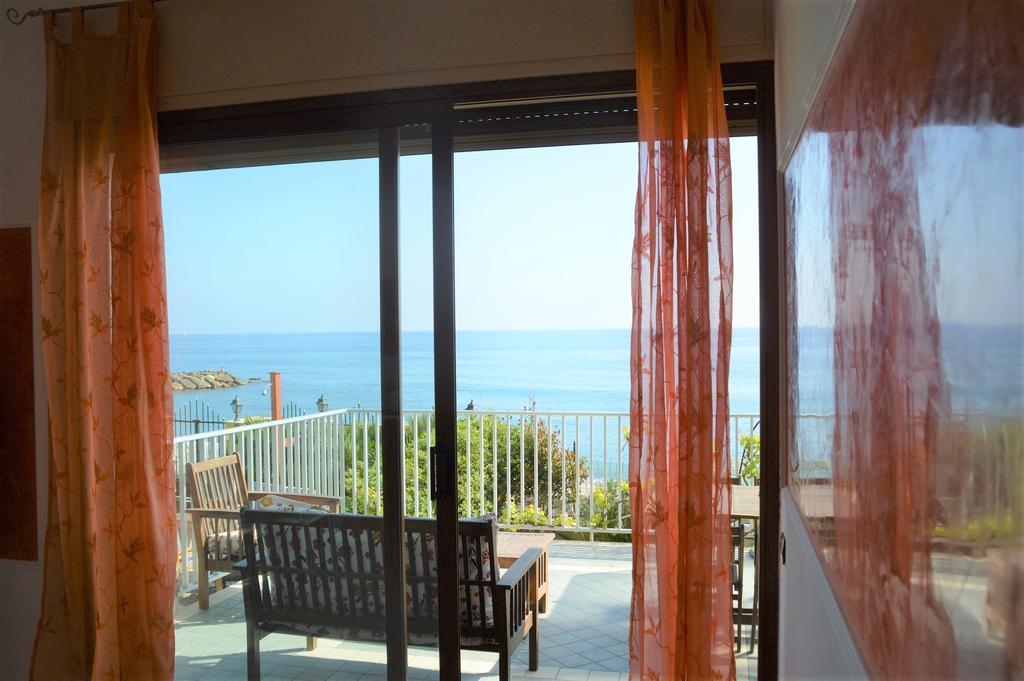 Riva Beach Apartment Riva Ligure Exterior foto