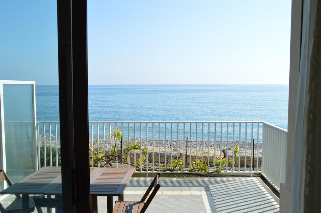 Riva Beach Apartment Riva Ligure Exterior foto